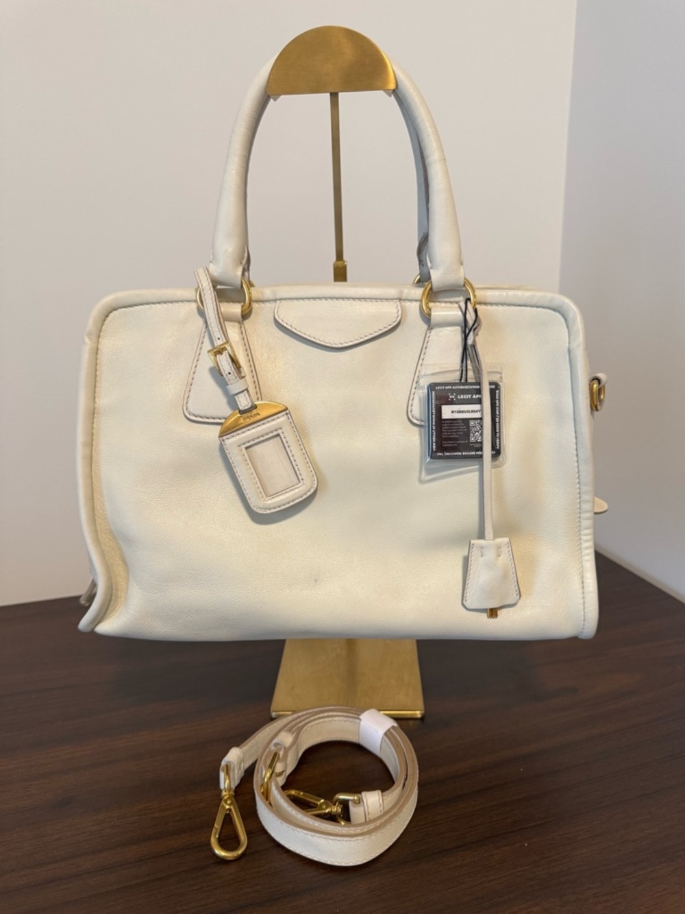 ✨PRADA AUTHENTICATED Vitello Leather Top Handle Satchel | Leather int. - AS IS